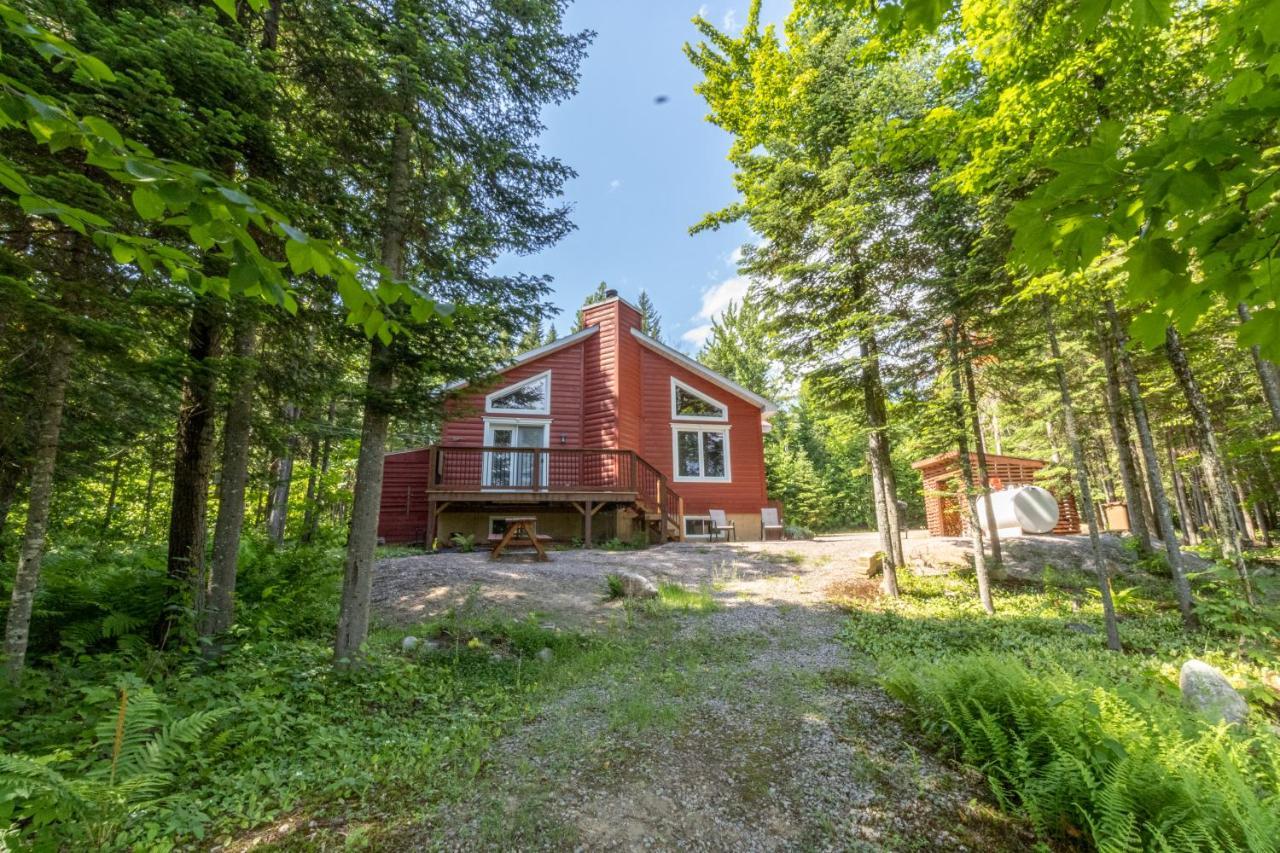 Les Chalets Tourisma - Chalet Dans Les Bois Avec Lac Prive - Le Colibri Saint-Raymond Exterior photo