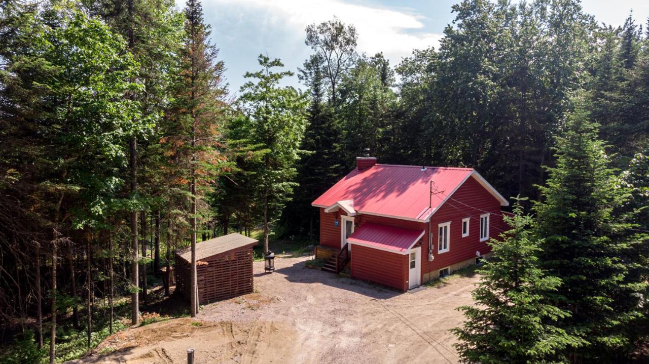 Les Chalets Tourisma - Chalet Dans Les Bois Avec Lac Prive - Le Colibri Saint-Raymond Exterior photo