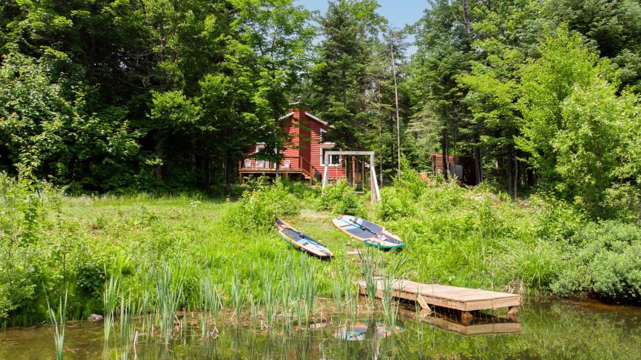 Les Chalets Tourisma - Chalet Dans Les Bois Avec Lac Prive - Le Colibri Saint-Raymond Exterior photo