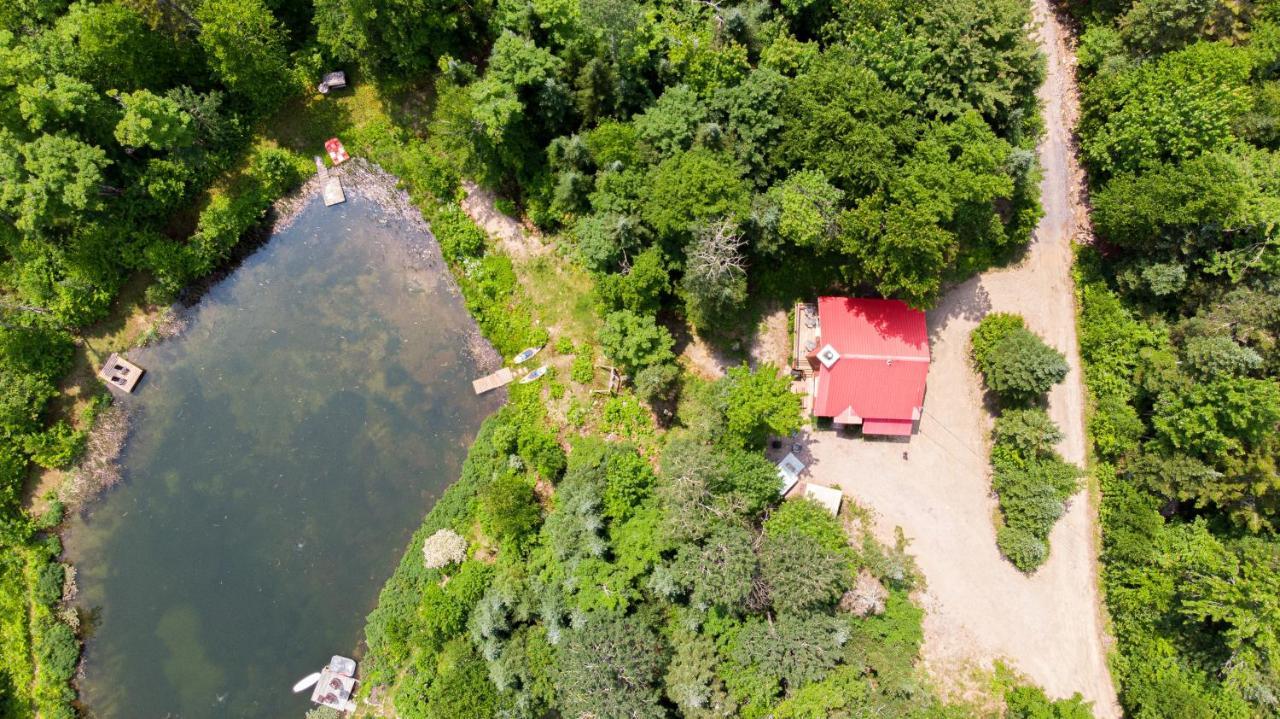 Les Chalets Tourisma - Chalet Dans Les Bois Avec Lac Prive - Le Colibri Saint-Raymond Exterior photo